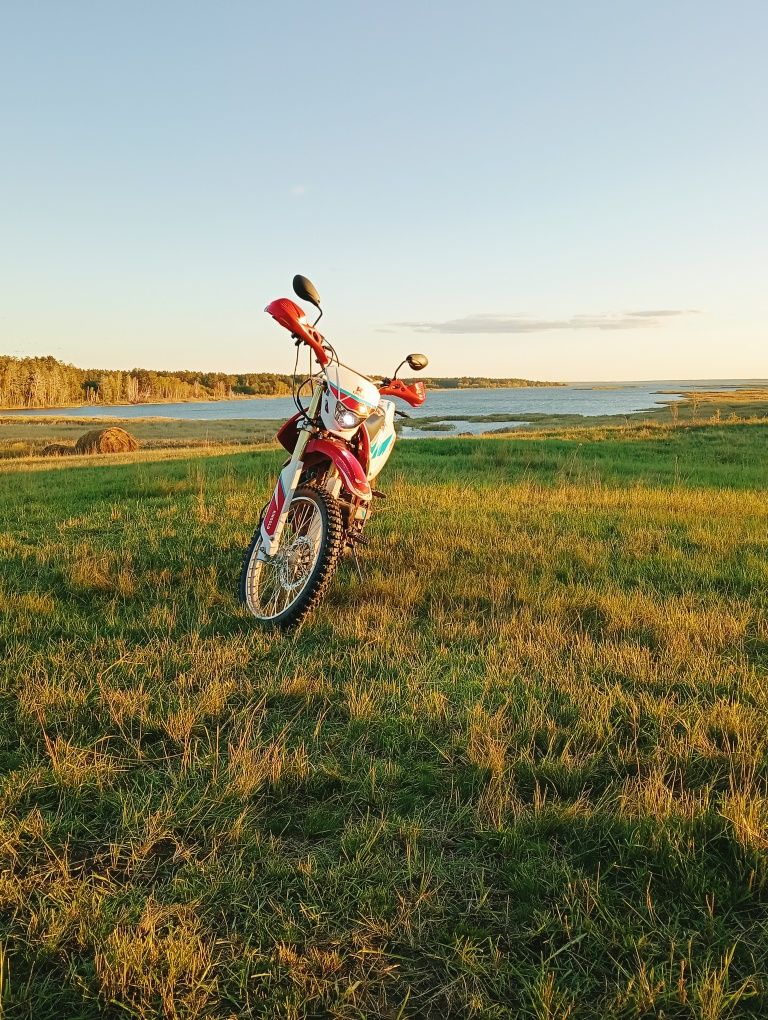 Мотоцикл эндуро 250