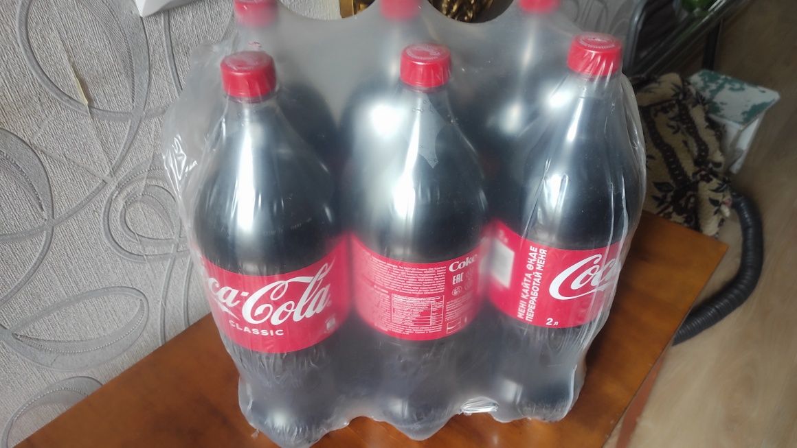 Продам Coca-Cola,2 литра,две упаковки,12 бутылок,по 800 ТГ.