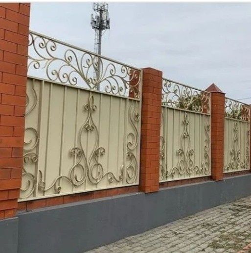 Покраска ворот ограждения контейнеров и дамов
