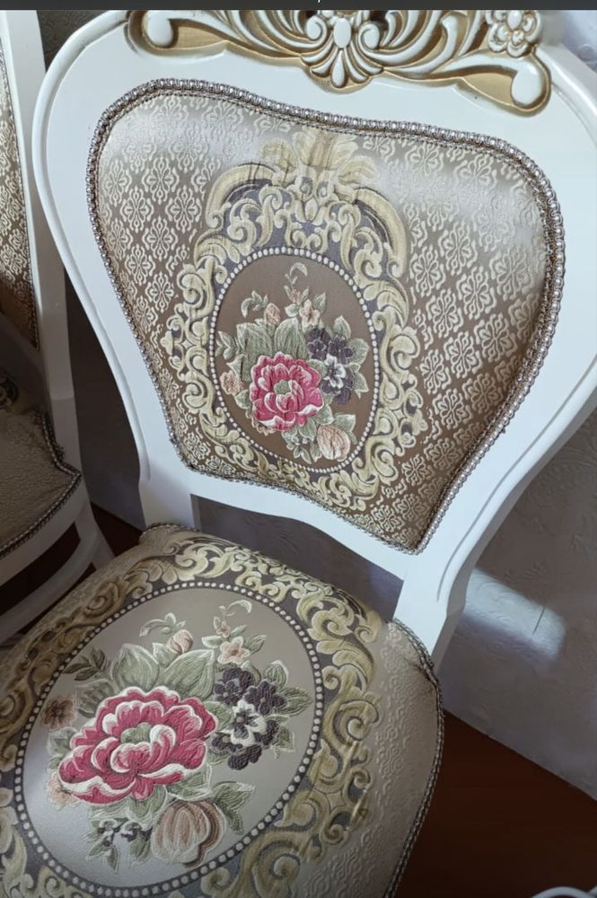 Продам стол и стулья