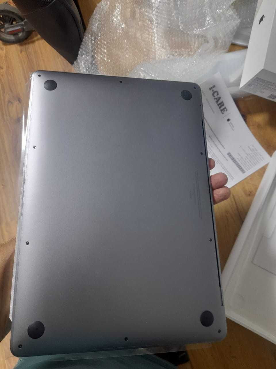 Apple MacBook Air 13 2020 EN 13.3" / 8 Гб / SSD 256 Гб / macOS / MGN63