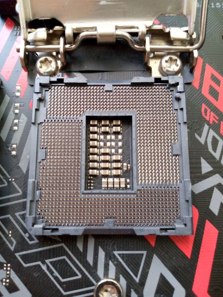Нерабочая материнка ASUS RoG Strix B360-G Gaming Socket 1151 v2
