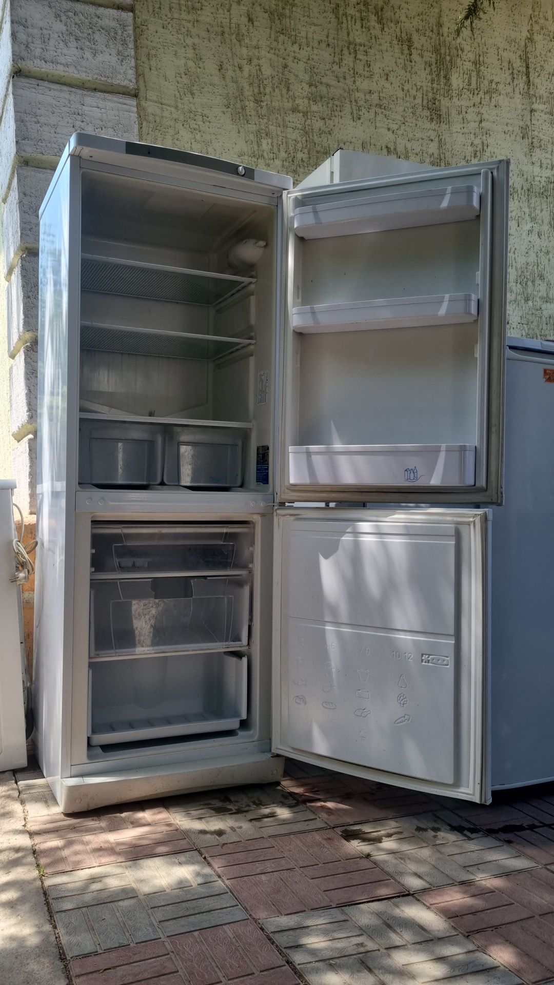 Холодильник INDESIT
