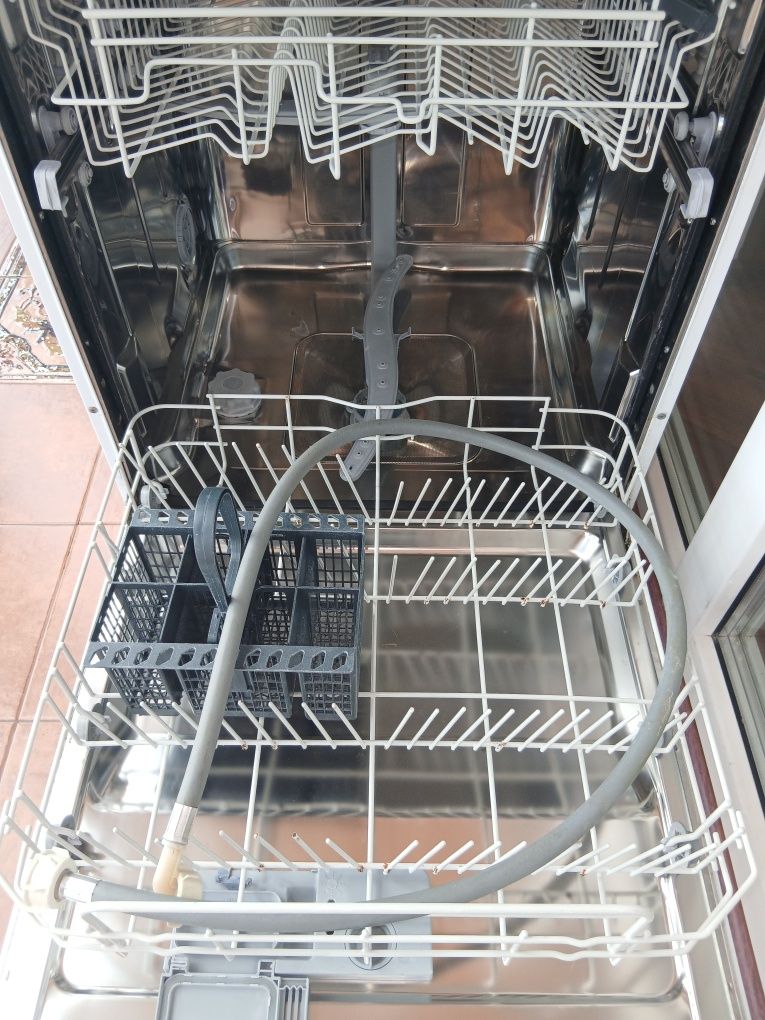 Посудомойка Hotpoint-ARISTON