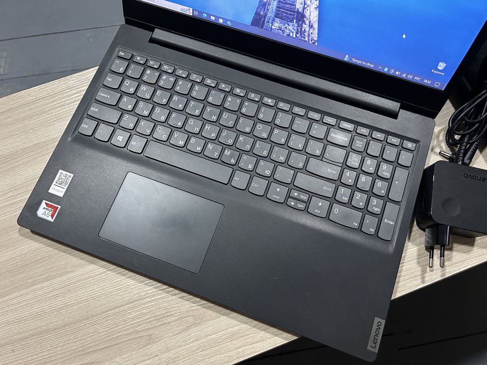 Ноутбук Lenovo SSD в новом состояний в полном комплекте