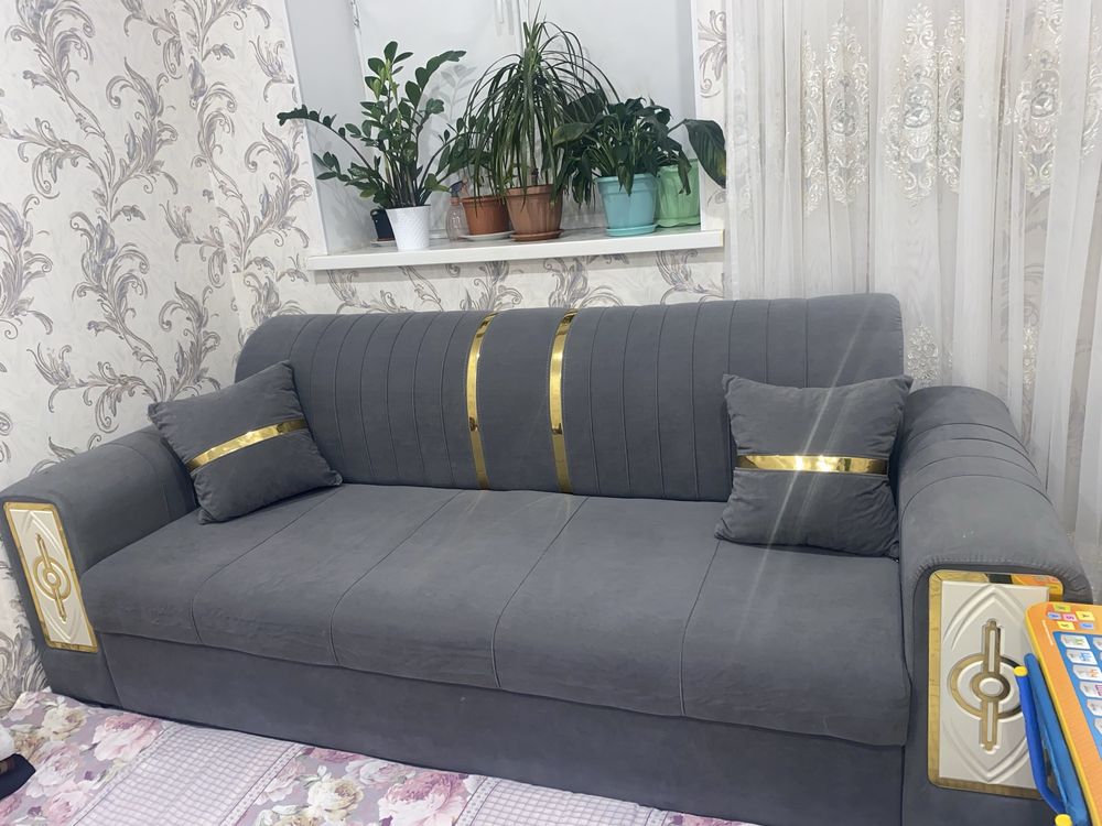 Продам Диван раскладной в хорошем состояние. Длина 2 метр.