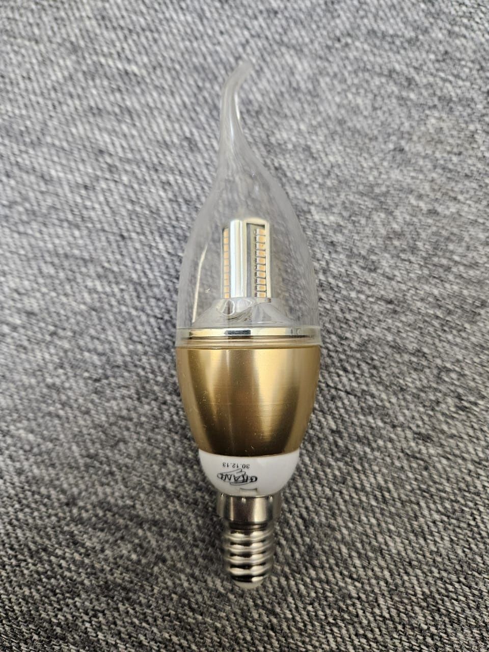Лампочка led,светят ярко