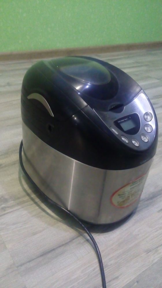 Продам  электрическую Хлебопечку