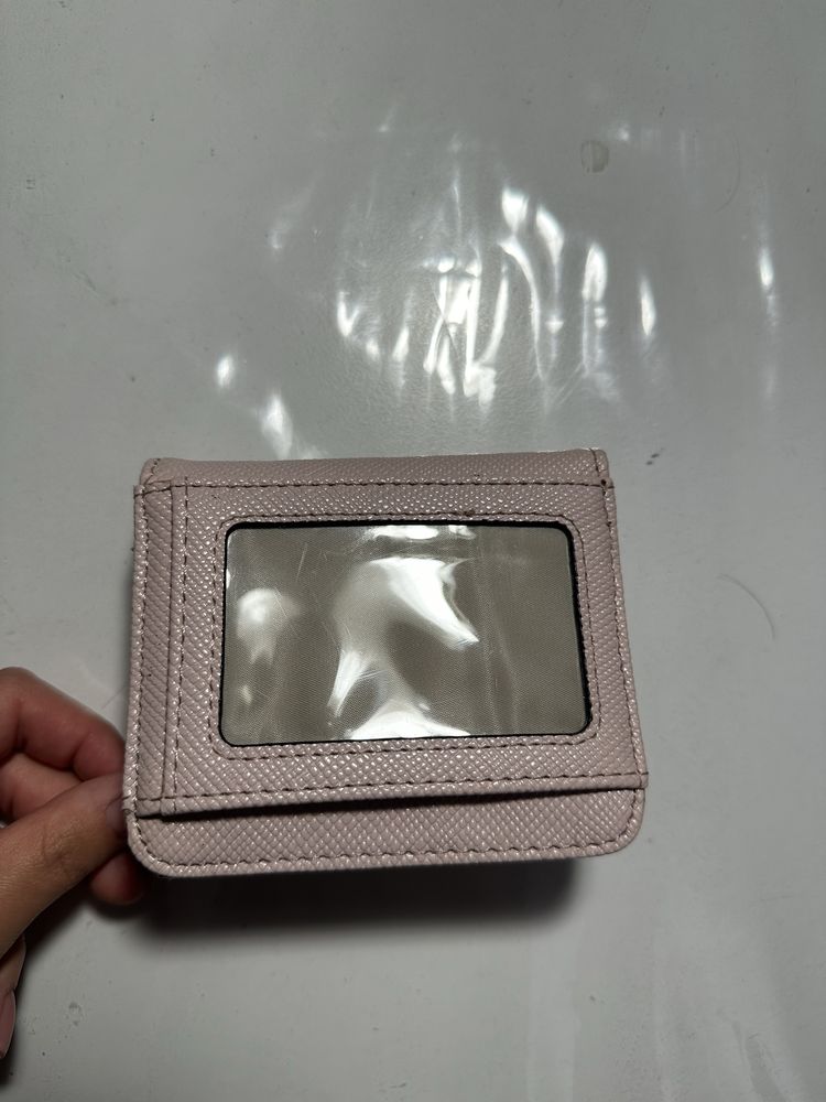 Розовый кошелек Guess
