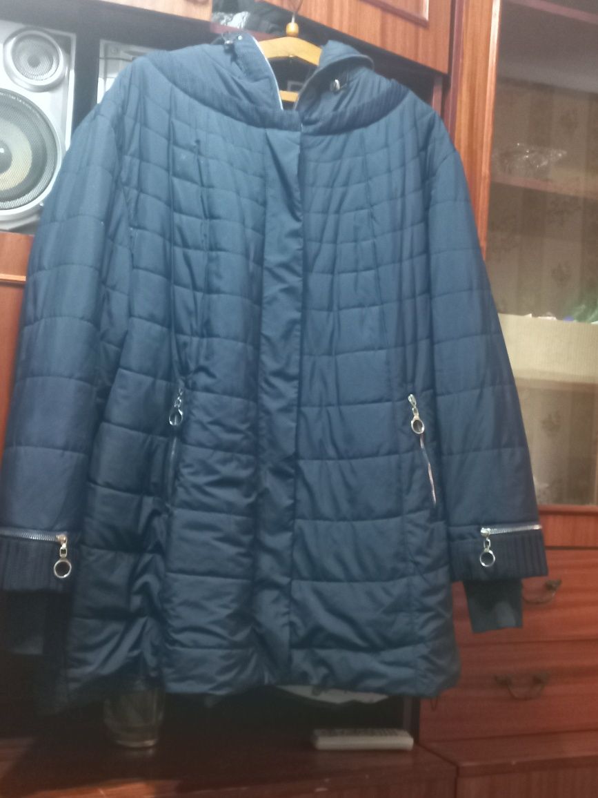 Продам женские куртки
