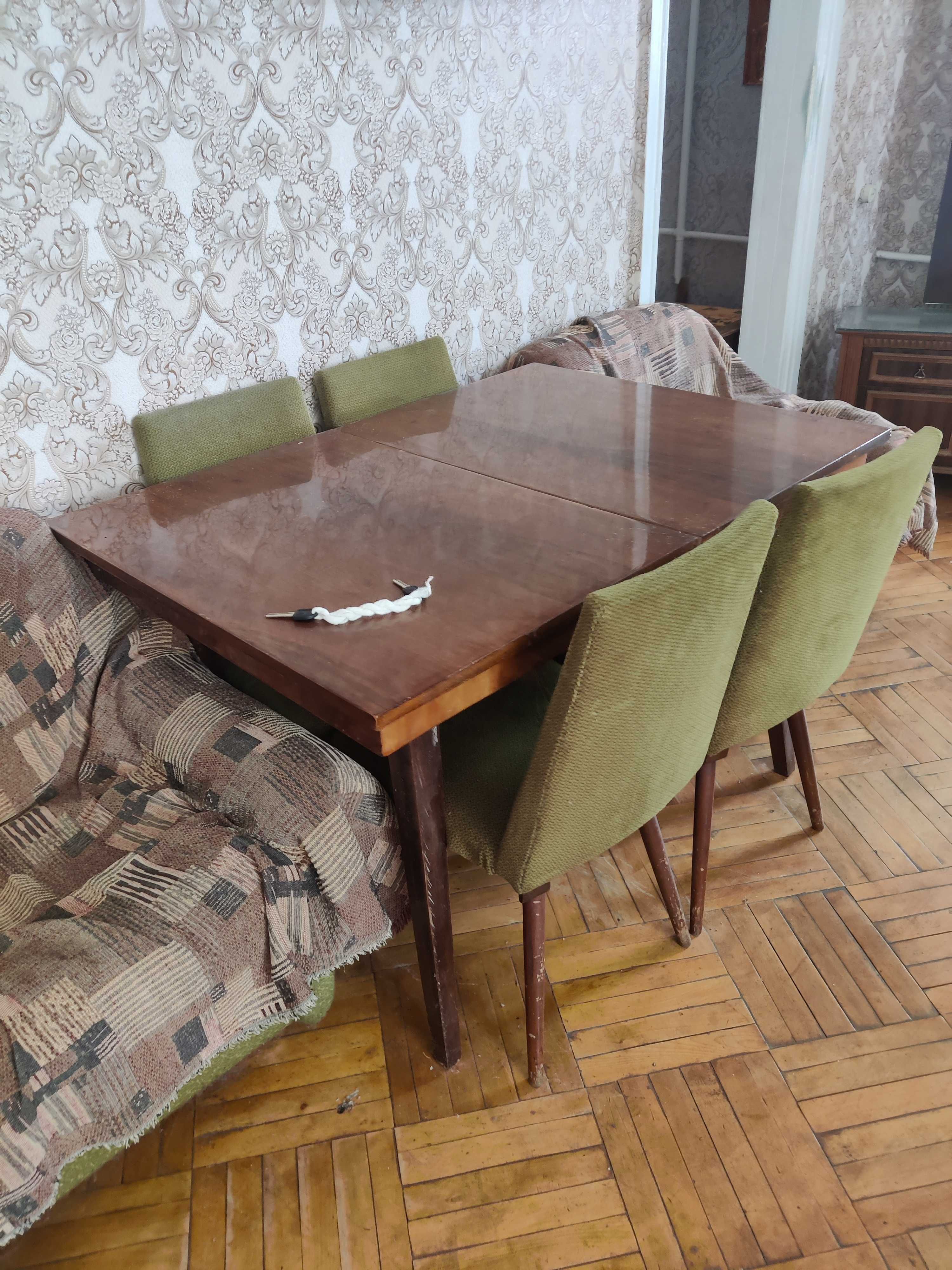 Продам стенку, плательные шкафы, кровати, мягкую мебель