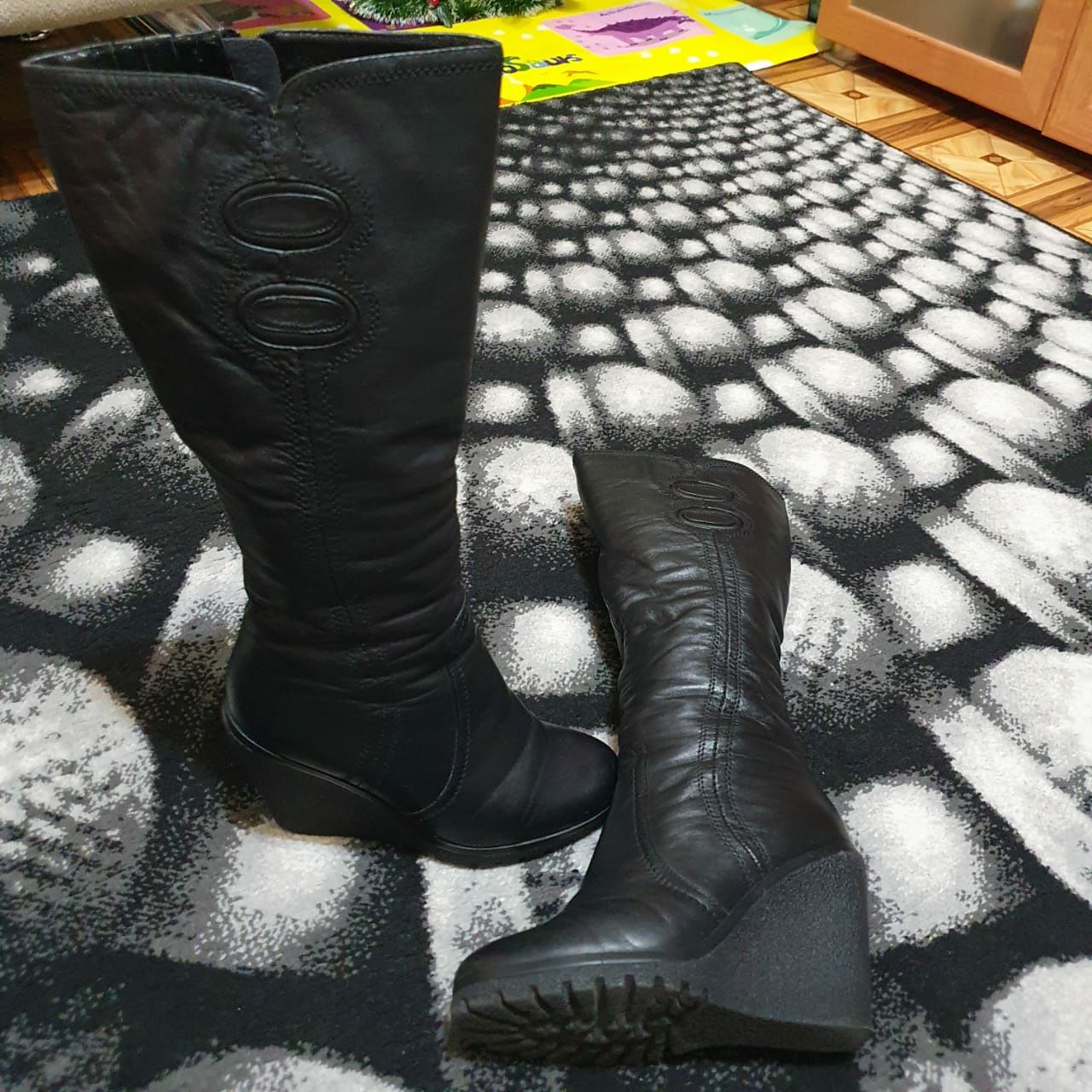 Продам женские сапоги зимние