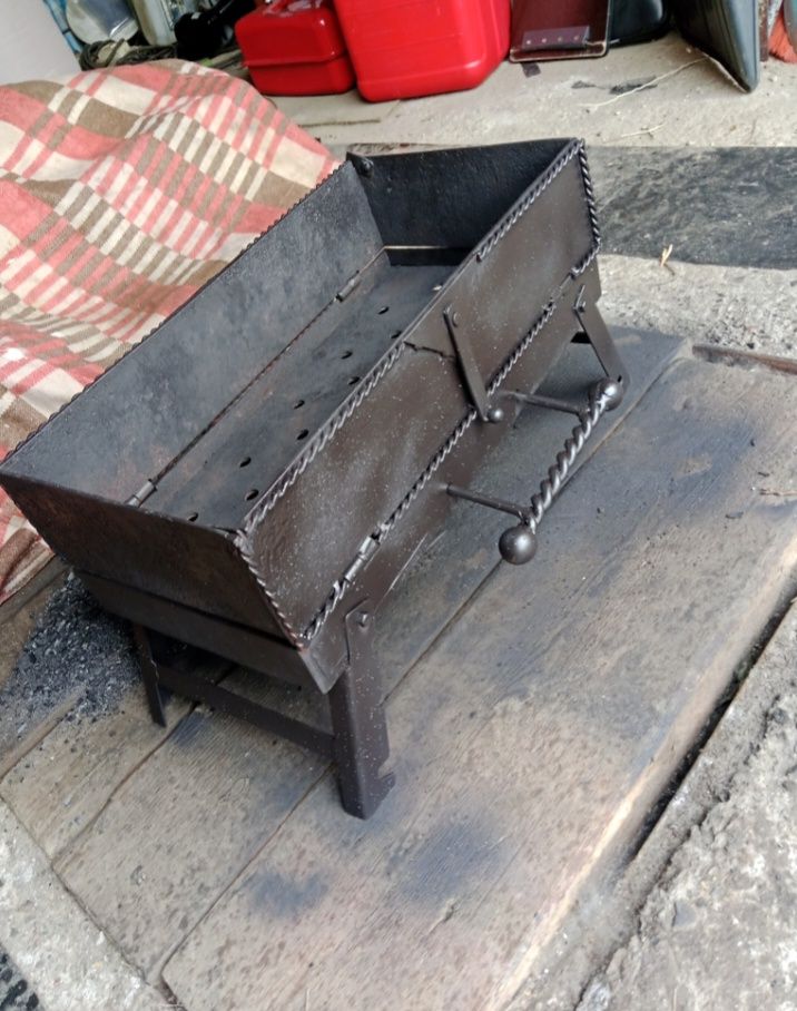 Мангал с кочергой.