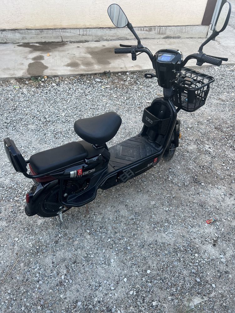 Продам электрический Электроскутер sk 8, покупали в августе как новый
