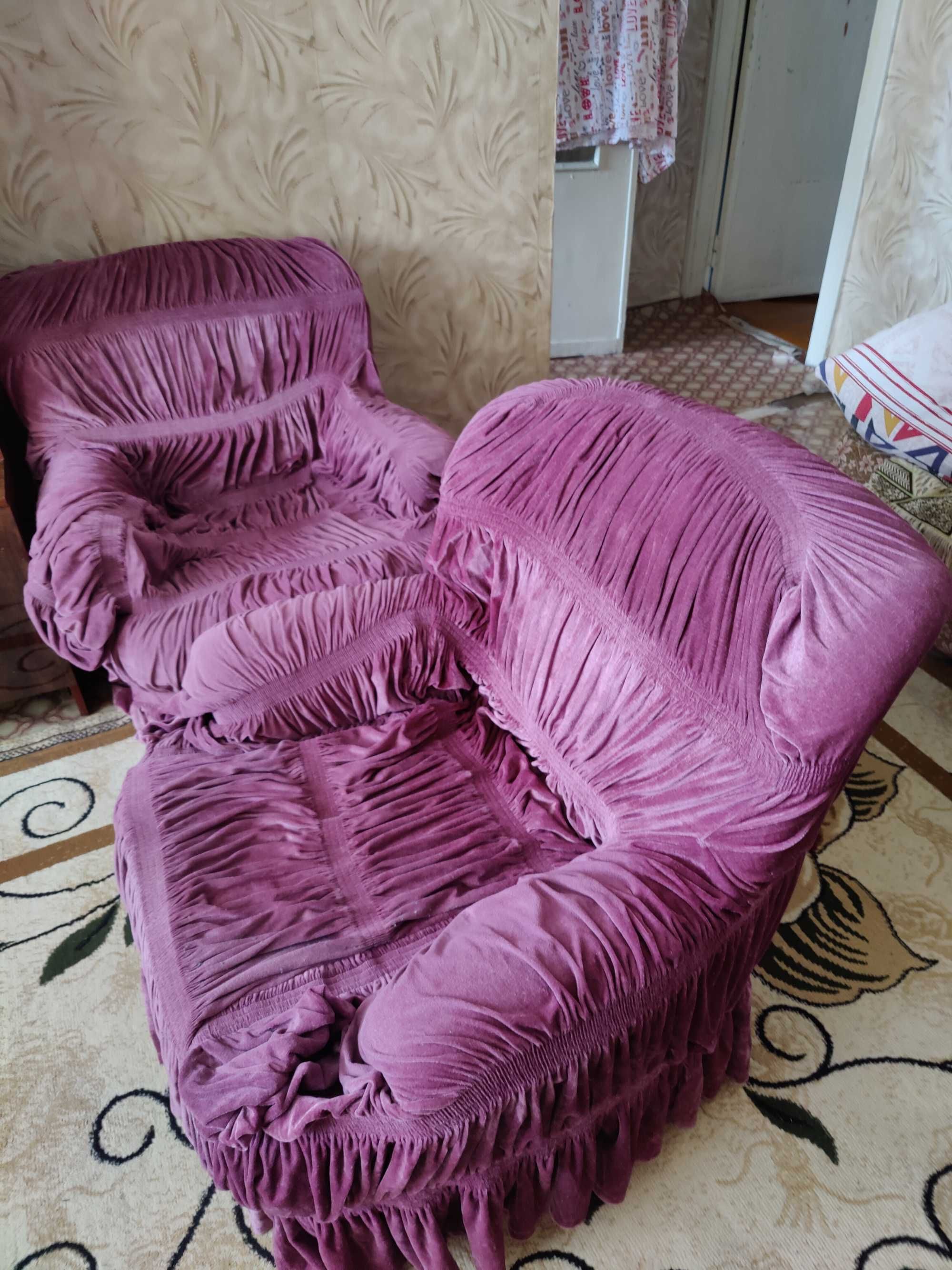 Диван раскладной с чехлом