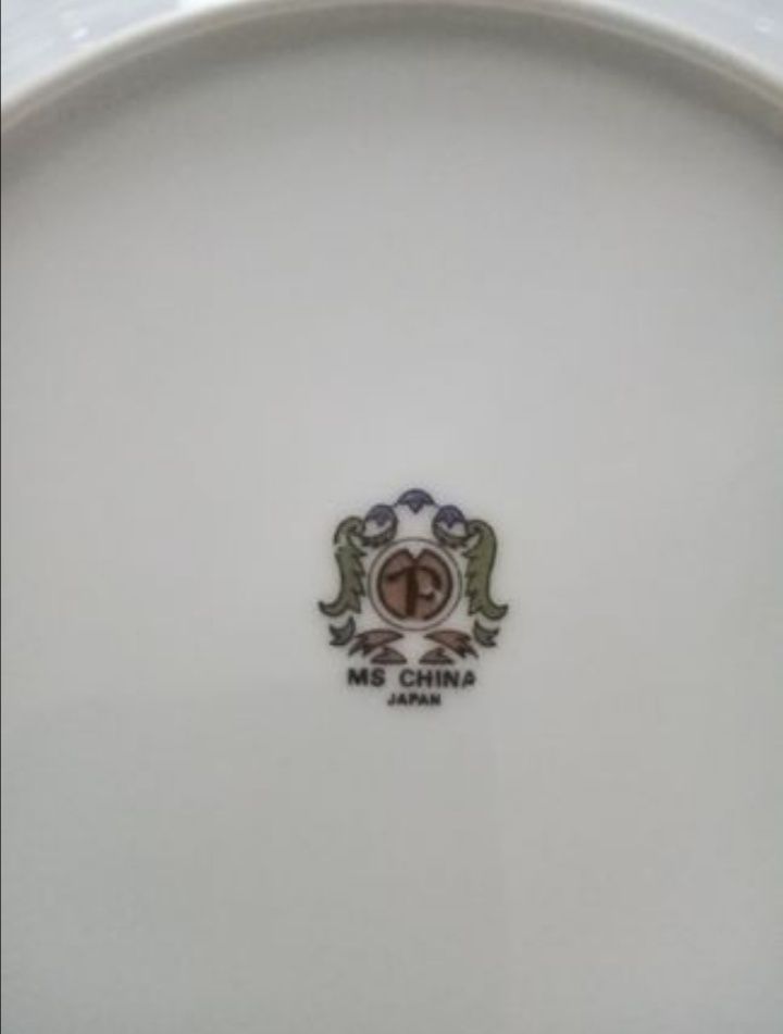 Тарелки фарфоровые суповые