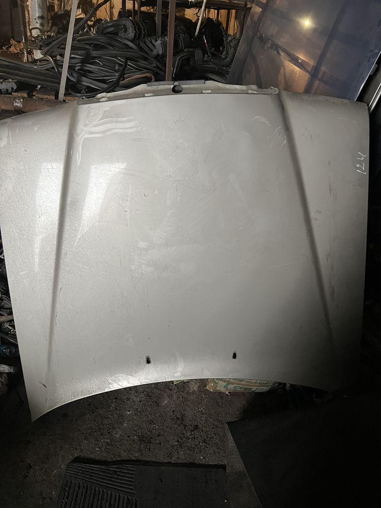 Продам капот на мерседес w124