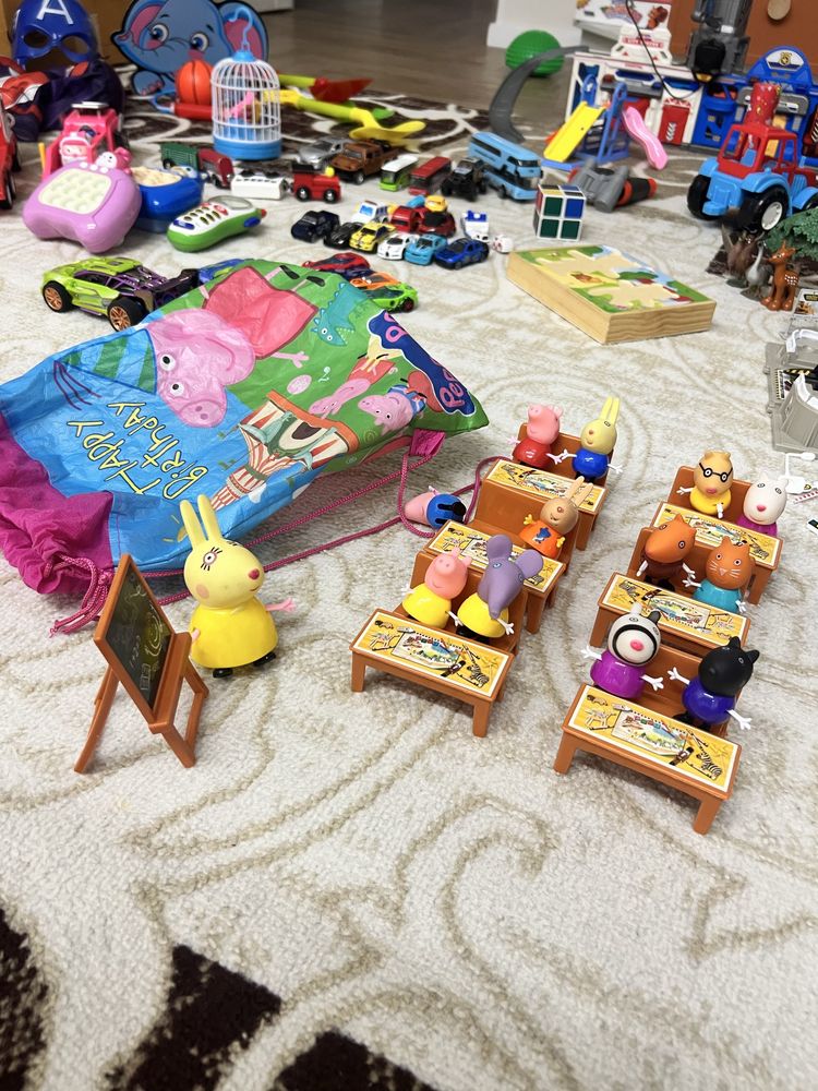 Продам коробку игрушек