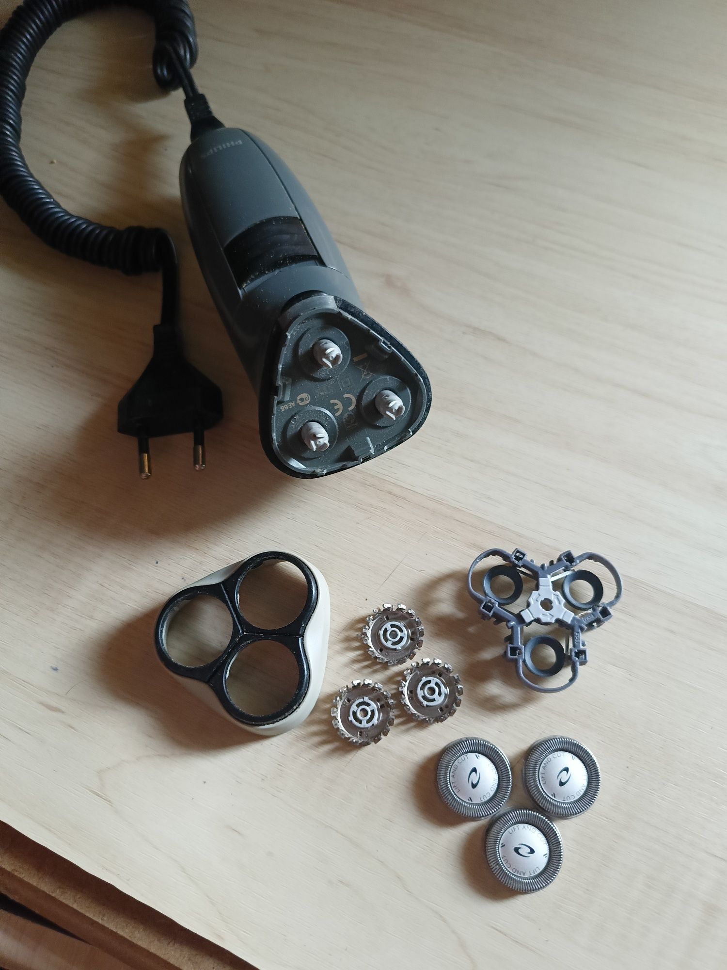 Электробритва сетевая Philips