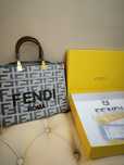 Сумка Fendi новая + подарок ещё сумка