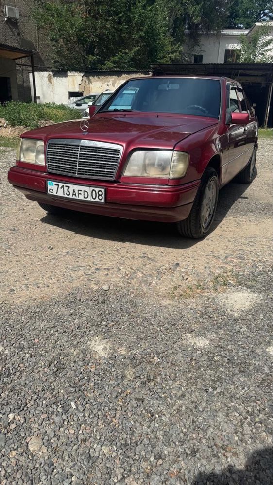 Продаю машину мерс
