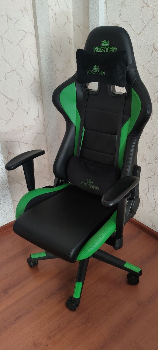 Геймерское кресло Hexter ML R1D: чёрный/зелёный