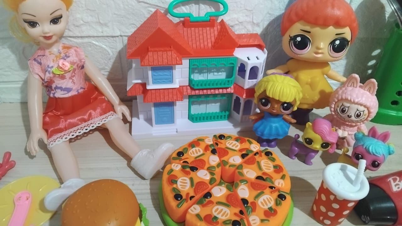 Продам пакет игрушек для девочки!