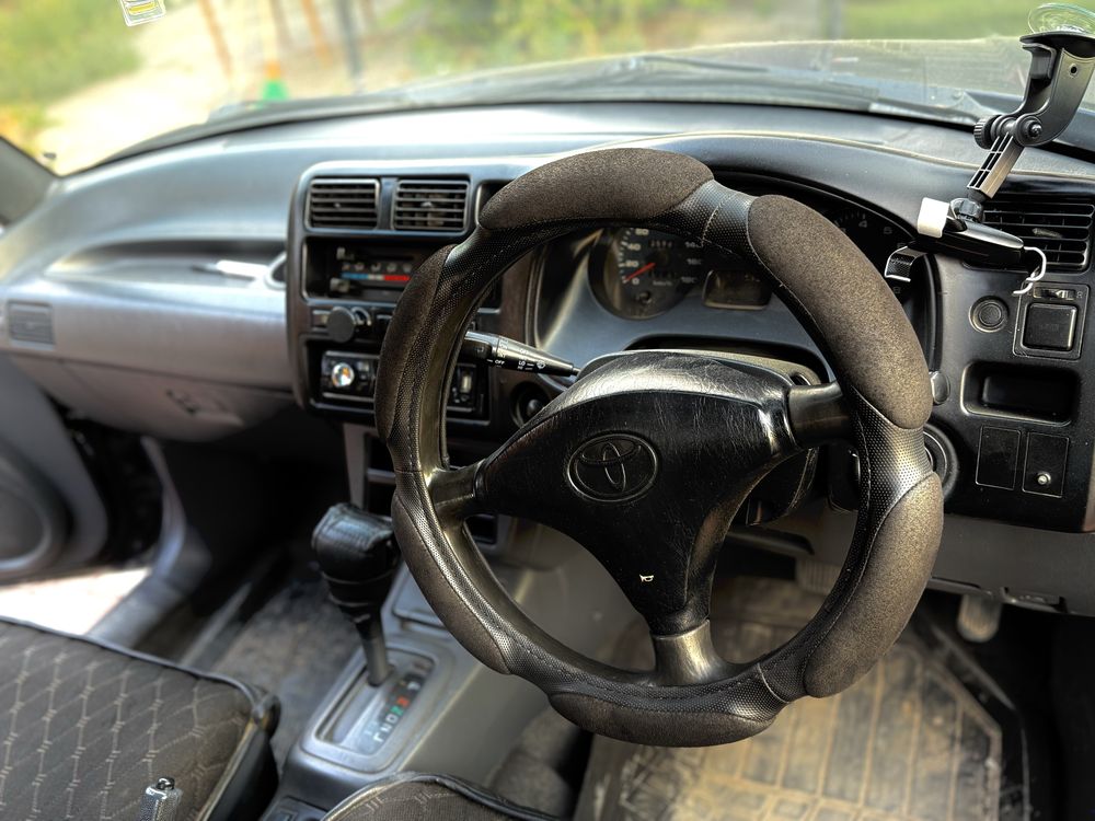 Продам машину toyota rav4 объем 2.0