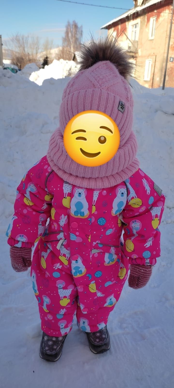 Продам зимний комбинезон для девочки + подарок!