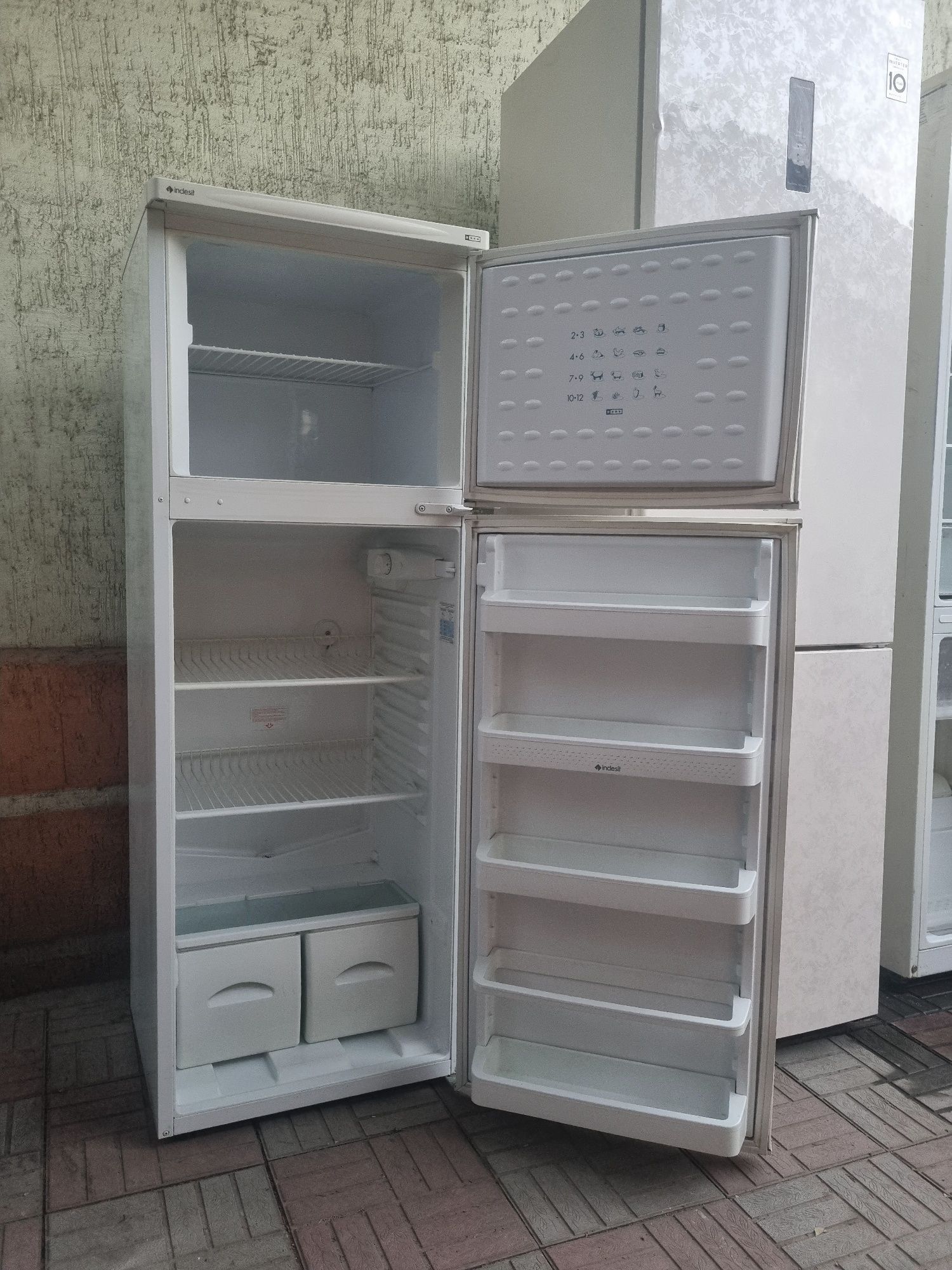 Холодильник INDESIT