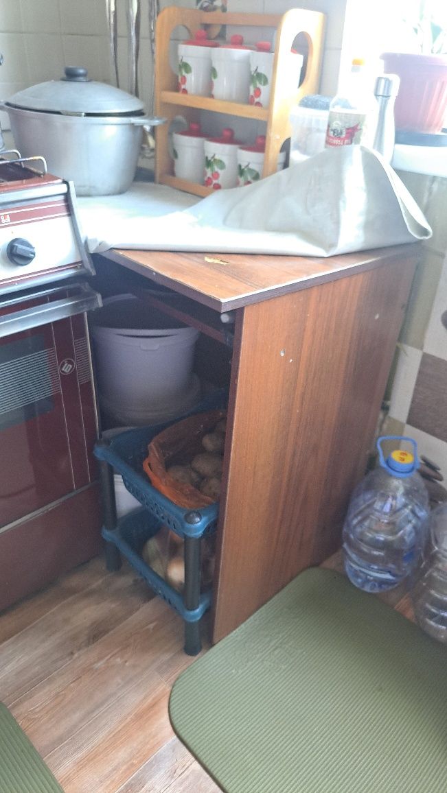 Отдам даром Только диван кресло кухонных нет