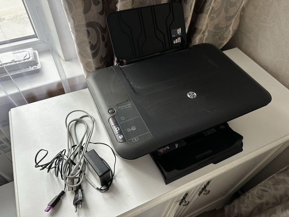 Цветной принтер и сканер в одном HP deskjet 2050
