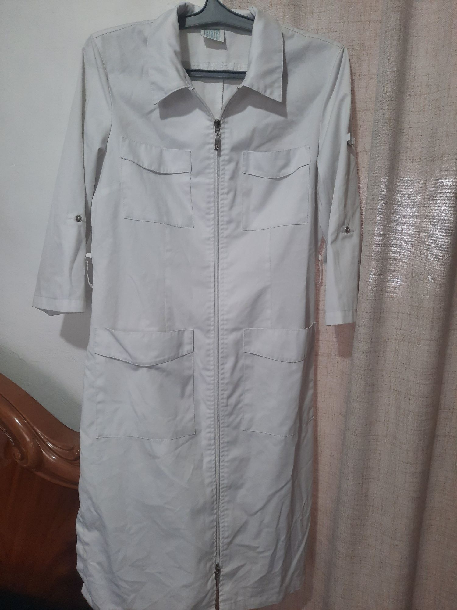 Продам Медицинские халаты, шапки .мужские , женские