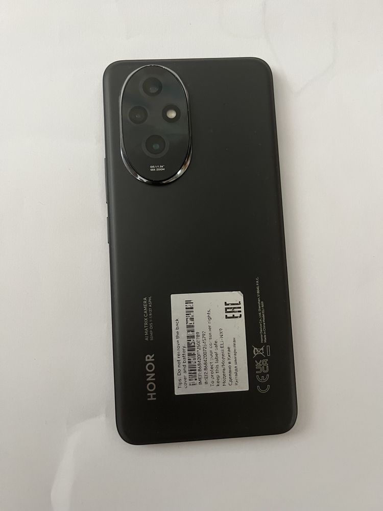 Смартфон модель Honor 200
