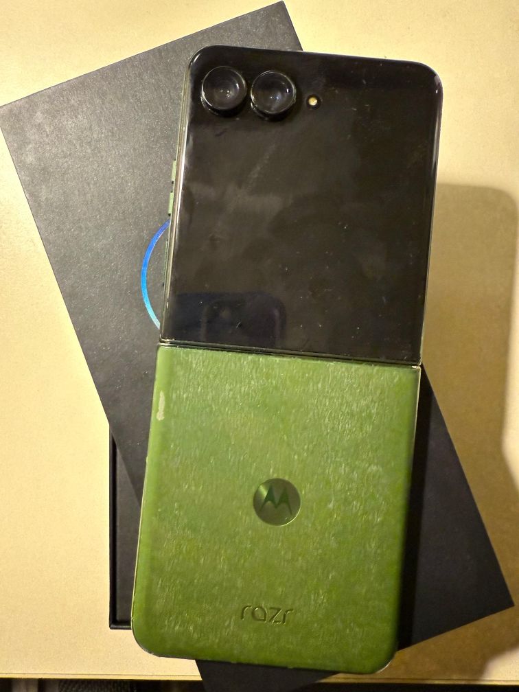 Motorola razr plus 2024