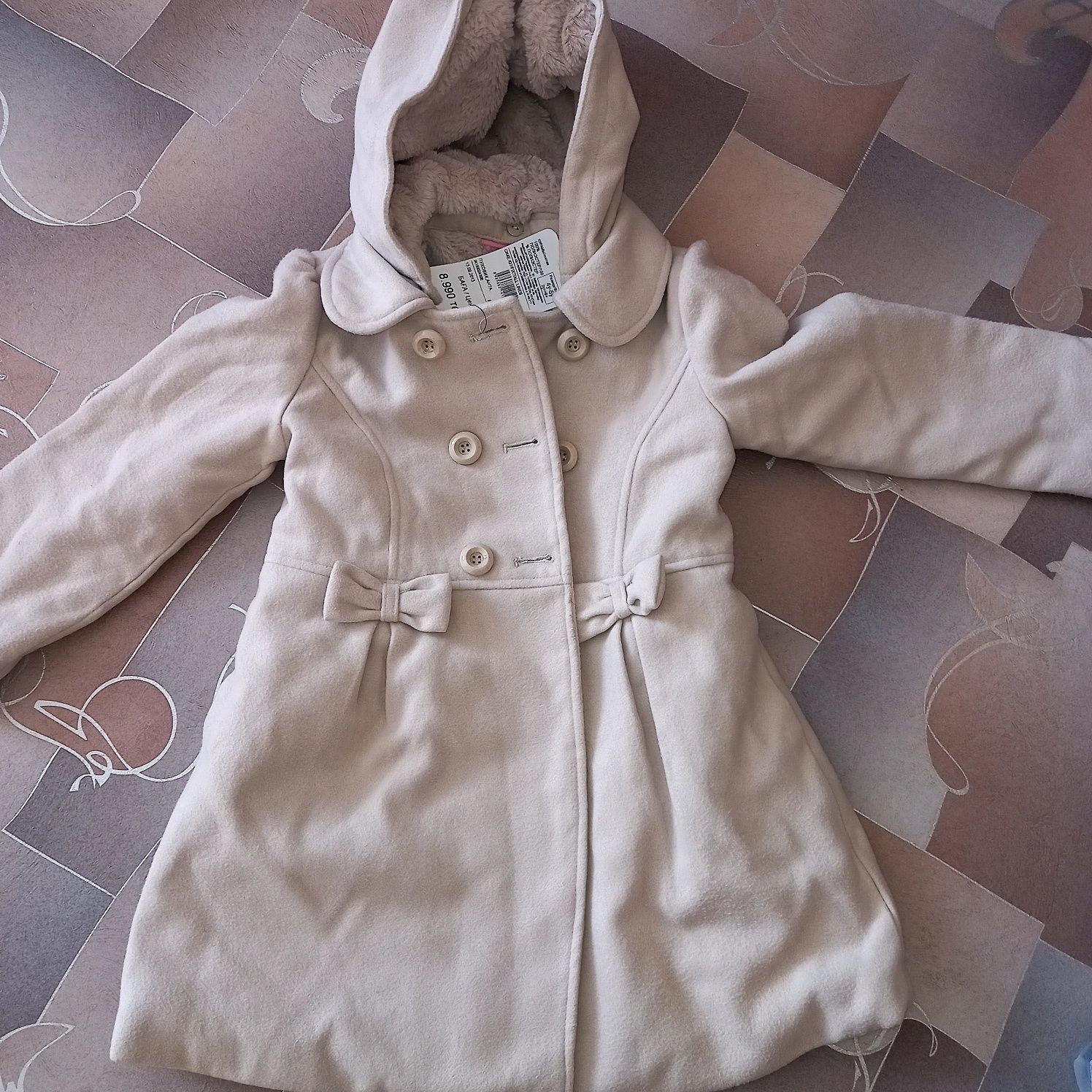 Пальто на девочку 4-5лет