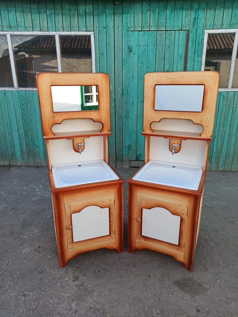Продам деревянный лакированный умывальник.Ручная работа.