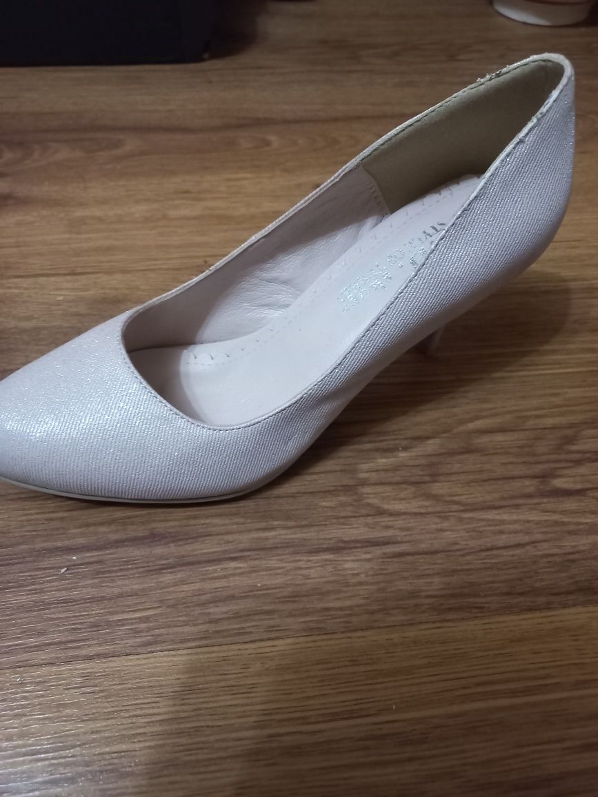 Продам новые.36р