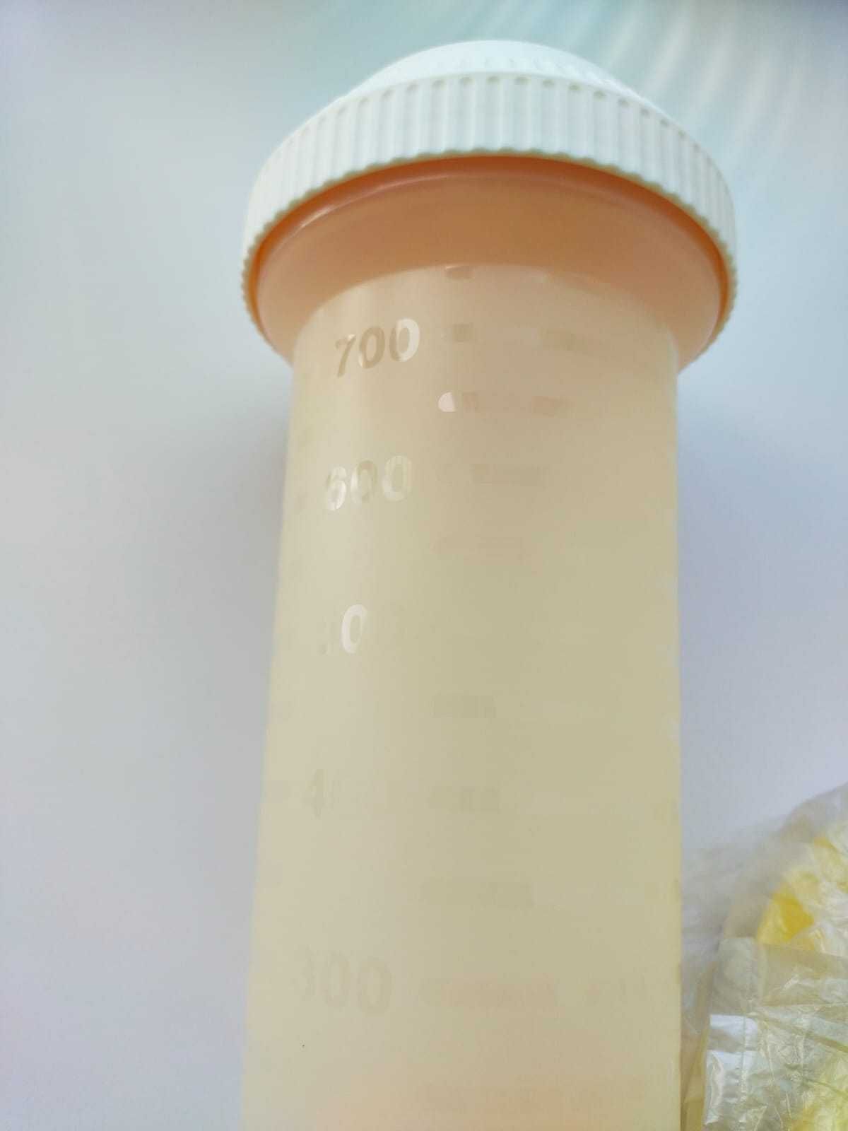 Большой миксер (750 мл) с винтовой крышкой (Tupperware).