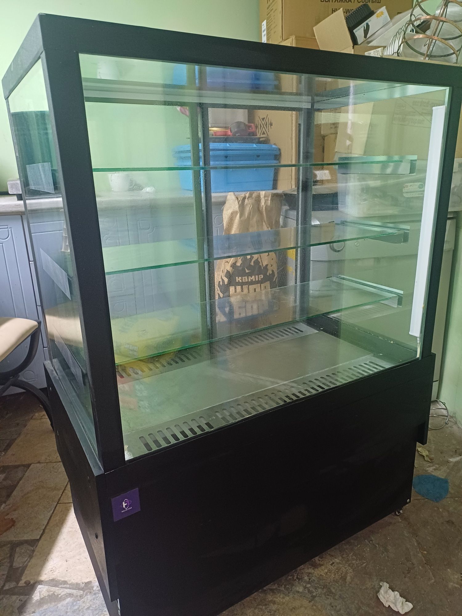Продам витринны холодильник
