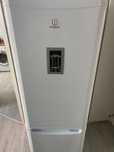 Продам холодильник indesit