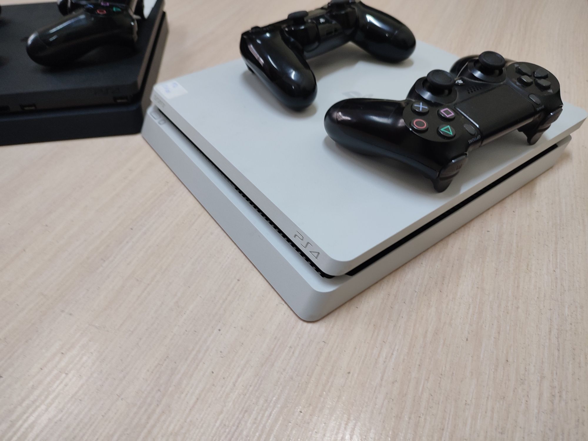 Sony Playstation 4 ps4 slim + 2 дж + 4 игры, Гарантия 1 год. Б/У