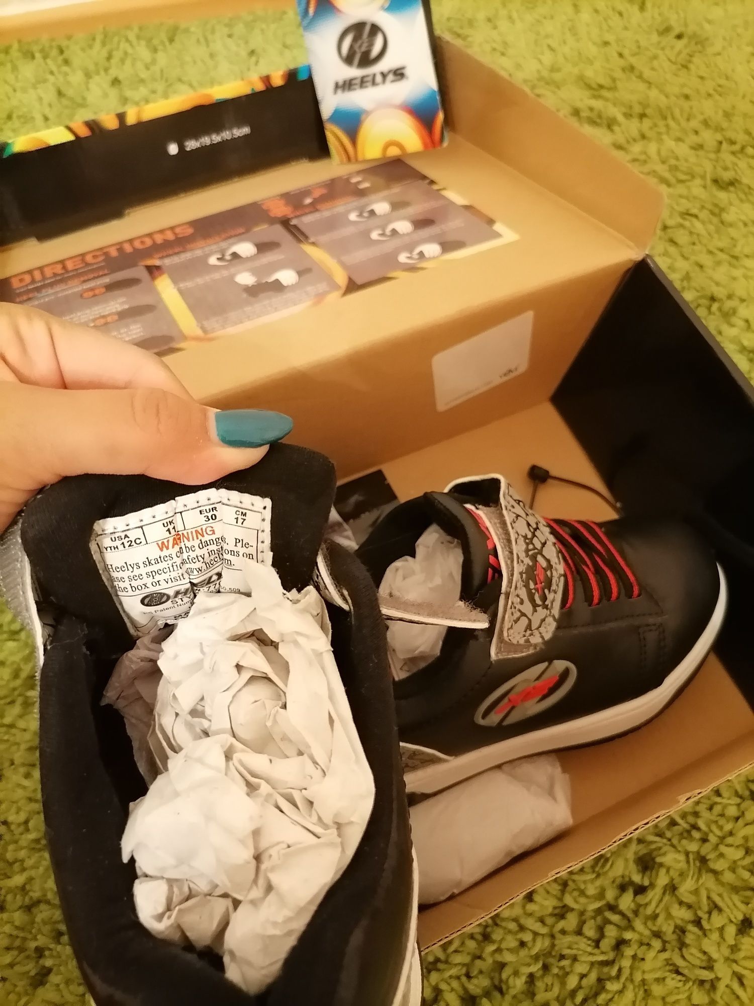 Новые кроссовки на колесах Heelys 30 размер