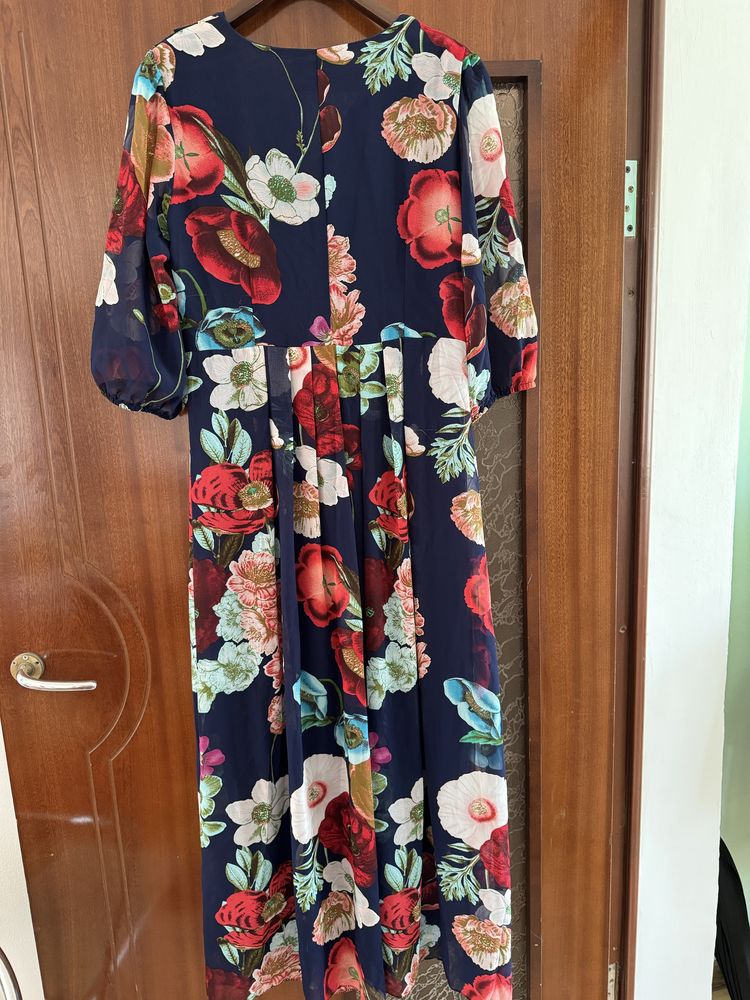 Женские платья продам