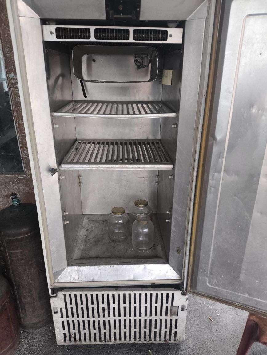 Продам морозильник
