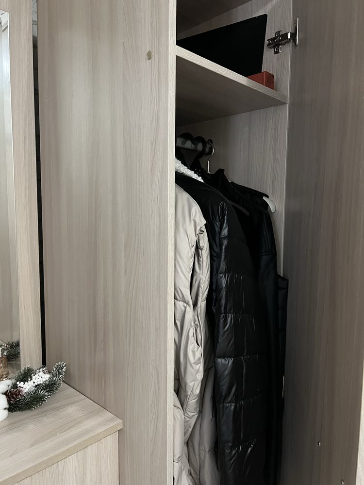 Продам шкаф в прихожую