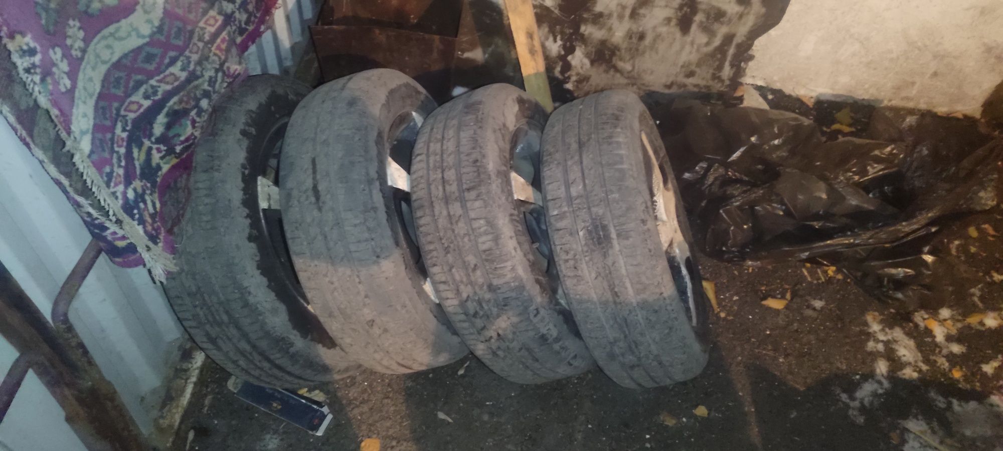 Продам резину летнюю с дисками 185/65/14