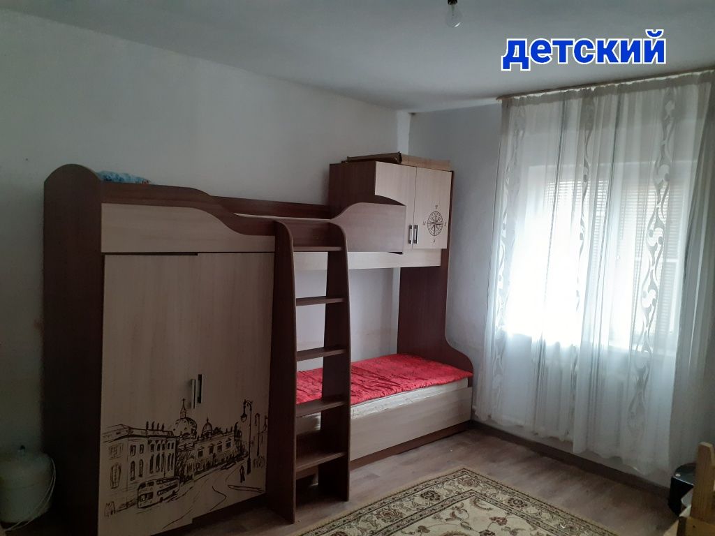 Продается 4-комнат частный дом
дом в самом Геологе. Магазины,
полик
