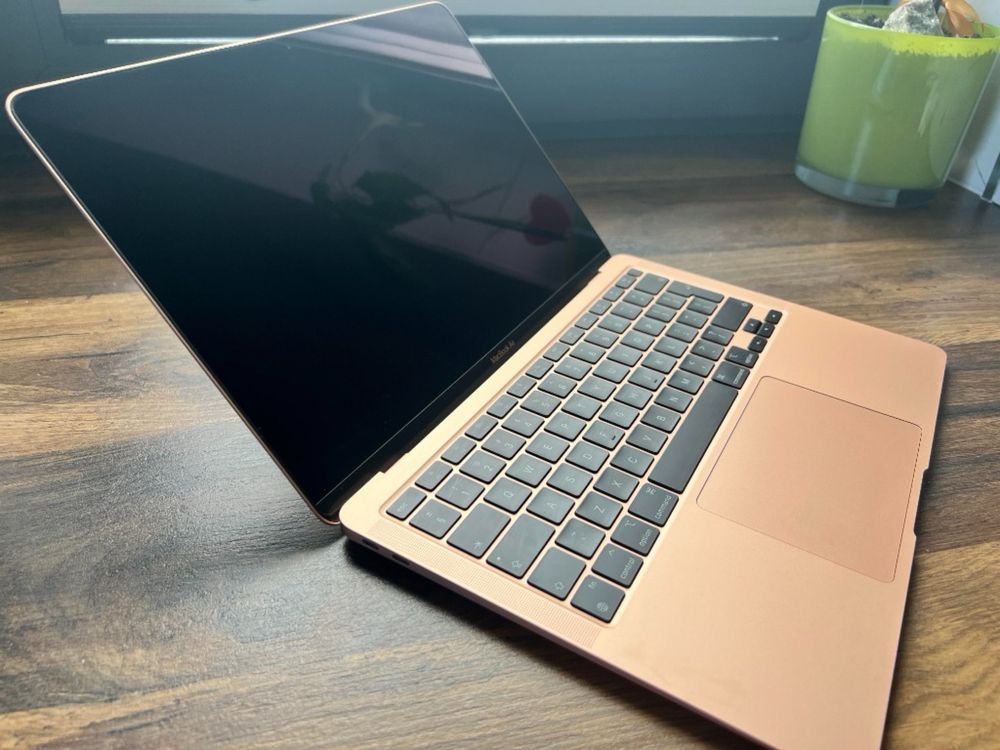 Ноутбук Apple MacBook Air 13, 2020 года  13.3" / 8 Гб / SSD 256 Гб /