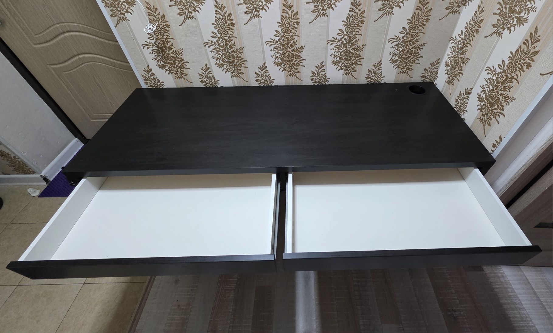 Продам стол ikea micke